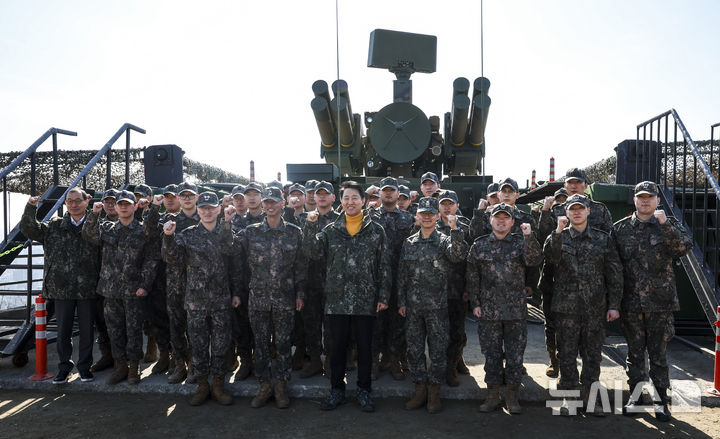 오세훈 서울시장, 설 명절 맞아 1방공여단 방공진지 방문 [뉴시스Pic]