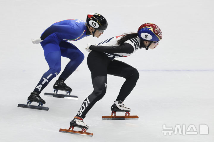 [밀라노=뉴시스] 김근수 기자 = 쇼트트랙 최민정이 16일(현지 시간) 이탈리아 밀라노 아이스 스케이팅 아레나에서 열린 2026 밀라노·코르티나 담페초 동계올림픽 쇼트트랙 여자 1000m 준준결승에서 역주하고 있다. 2026.02.16. ks@newsis.com