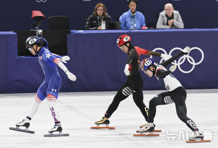 [밀라노=뉴시스] 김근수 기자 = 쇼트트랙 임종언이 16일(현지 시간) 이탈리아 밀라노 아이스 스케이팅 아레나에서 열린 2026 밀라노·코르티나 담페초 동계올림픽 쇼트트랙 남자 500m 예선에서 결승선으로 들어오고 있다. 2026.02.16. ks@newsis.com