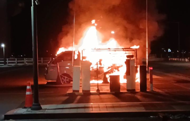 전북 군산 수산물시장 주차장서 주차된 차량 불…인명피해 없어