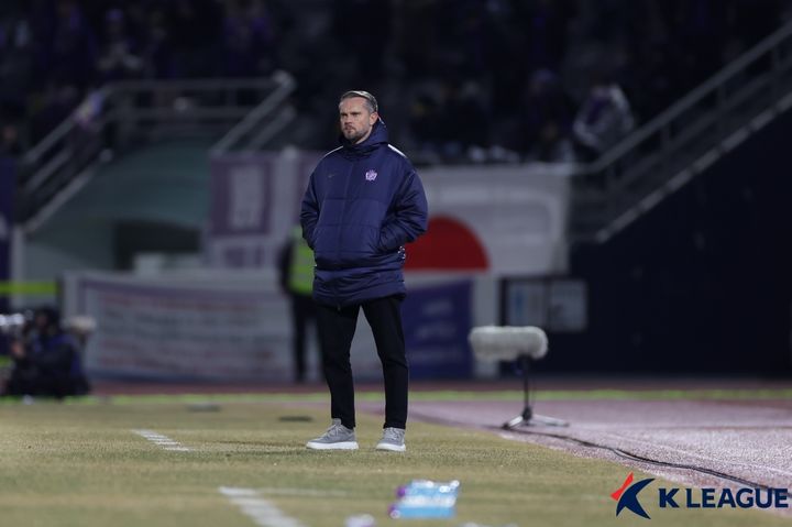 [서울=뉴시스] 일본 프로축구 J1리그 산프레체 히로시마의 바르토슈 가울 감독. (사진=한국프로축구연맹 제공) *재판매 및 DB 금지