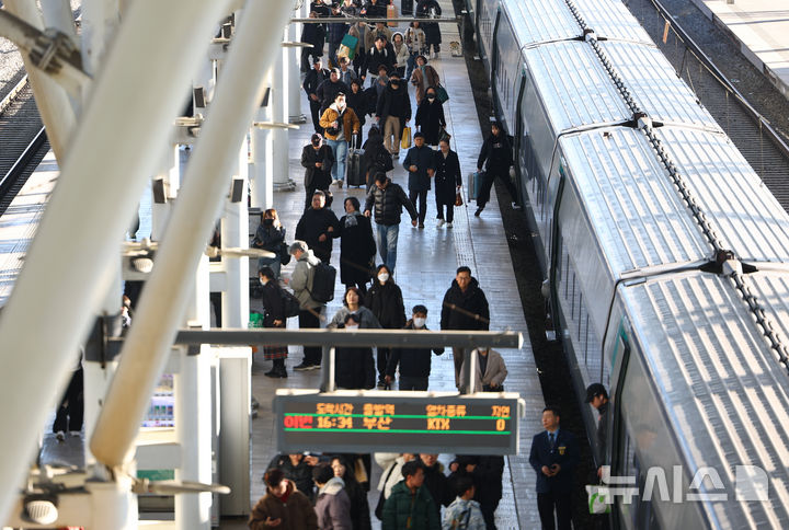 '귀경길 정체' 점차 풀려…새벽 3~4시 완전 해소