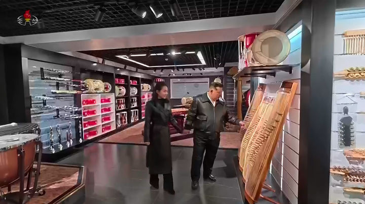 [서울=뉴시스] 김정은 북한 국무위원장이 16일 딸 김주애와 함께 평양 화성지구 4단계 1만 세대 살림집 준공식에 참석했다고 북한 조선중앙TV가 17일 보도했다. (사진=조선중앙TV 캡처) 2026.02.17. photo@newsis.com *재판매 및 DB 금지