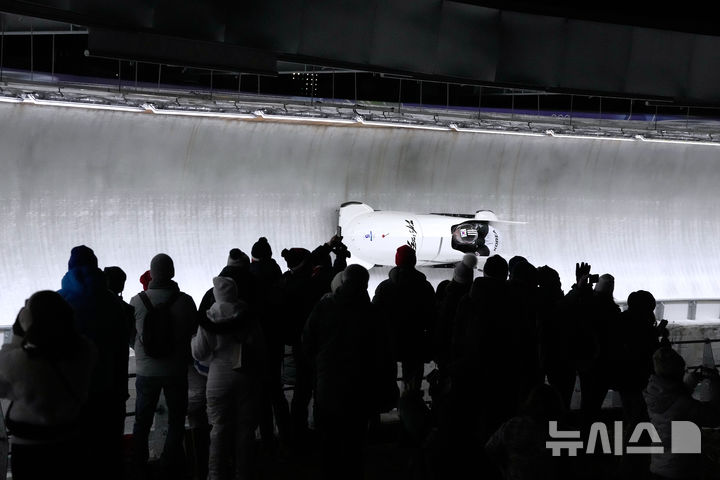 [코르티나담페초=AP/뉴시스] 한국 봅슬레이 남자 2인승 김진수-김형근(이상 강원도청) 팀. 2026.02.17.