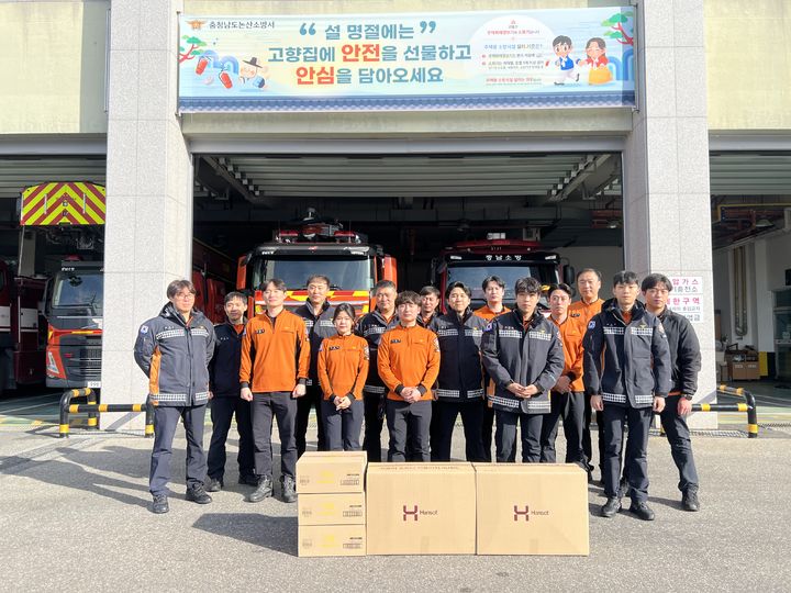 [논산=뉴시스]충남 논산소방발전위원회는 설 연휴기간 특별경계근무 중인 논산소방서 직원들에게 도시락을 전달하며 따듯한 온정을 나눴다. 2026. 02. 18 photo@newsis.com *재판매 및 DB 금지