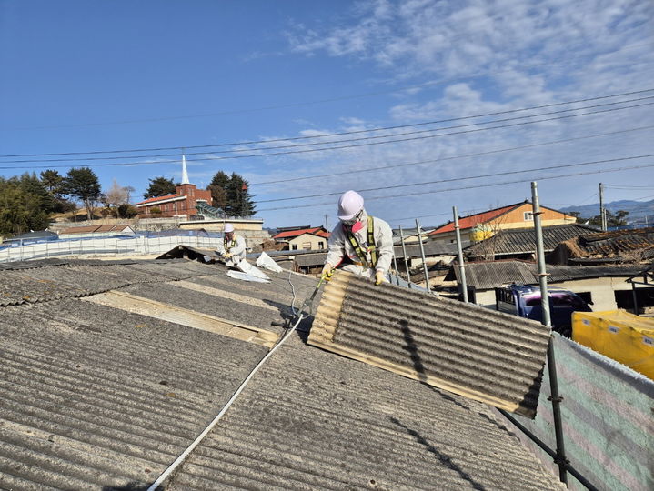 [진주=뉴시스]진주시, 슬레이트 철거 지붕개량 지원사업 추진.(사진=뉴시스 DB).photo@newsis.com *재판매 및 DB 금지
