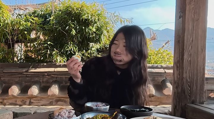 "충주맨 없으면 망한다더니?"…후임 첫 영상에 180만 뷰 '대역전극'