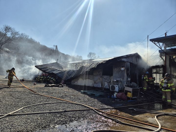 당진 육묘장 옆 식당·숙소 불, 1시간28분 만에 진화