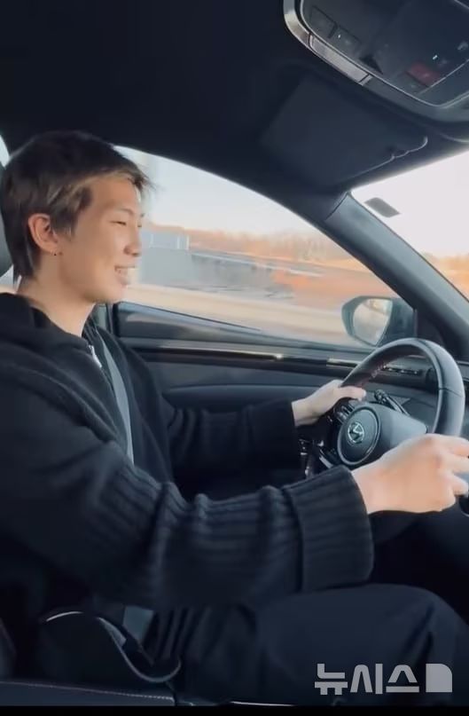 [서울=뉴시스] 방탄소년단(BTS) 멤버 RM이 운전 실력을 공개했다.&nbsp; (사진 = RM 인스타그램 캡처) 2026.02.18. photo@newsis.com *재판매 및 DB 금지