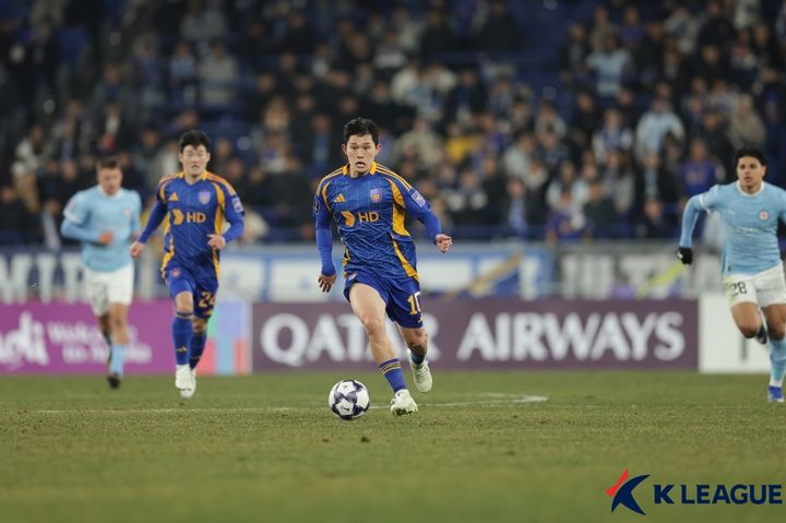 [서울=뉴시스] 프로축구 K리그1 울산 HD의 이동경. (사진=한국프로축구연맹 제공) *재판매 및 DB 금지