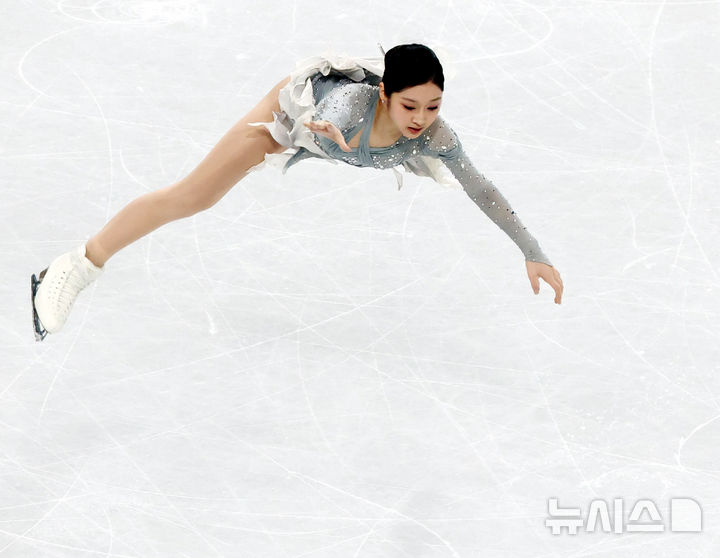 [밀라노=뉴시스] 박주성 기자 = 17일 (현지 시간) 이탈리아 밀라노 아이스 스케이팅 아레나 경기장에서 열린 2026 밀라노·코르티나담페초 동계올림픽 피겨 스케이팅 여자 쇼트프로그램에서 신지아가 경기를 하고 있다. 2026.02.18. park7691@newsis.com