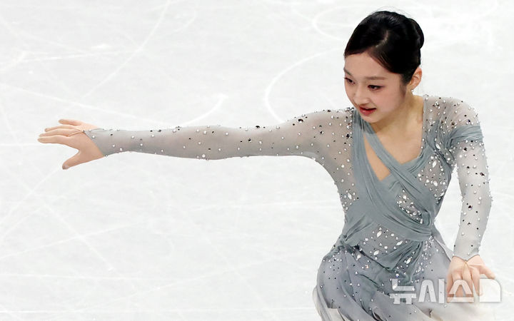[밀라노=뉴시스] 박주성 기자 = 17일 (현지 시간) 이탈리아 밀라노 아이스 스케이팅 아레나 경기장에서 열린 2026 밀라노·코르티나담페초 동계올림픽 피겨 스케이팅 여자 쇼트프로그램에서 신지아가 경기를 하고 있다. 2026.02.18. park7691@newsis.com