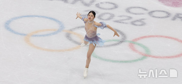 [밀라노=뉴시스] 박주성 기자 = 17일 (현지 시간) 이탈리아 밀라노 아이스 스케이팅 아레나 경기장에서 열린 2026 밀라노·코르티나담페초 동계올림픽 피겨 스케이팅 여자 쇼트프로그램에서 이해인이 경기를 하고 있다. 2026.02.18. park7691@newsis.com