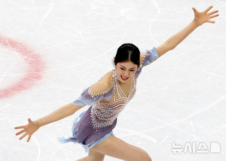 [밀라노=뉴시스] 박주성 기자 = 17일 (현지 시간) 이탈리아 밀라노 아이스 스케이팅 아레나 경기장에서 열린 2026 밀라노·코르티나담페초 동계올림픽 피겨 스케이팅 여자 쇼트프로그램에서 이해인이 경기를 하고 있다. 2026.02.18. park7691@newsis.com