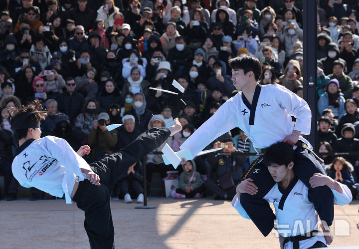 설 연휴 마지막 날 즐기는 시민들 [뉴시스Pic]
