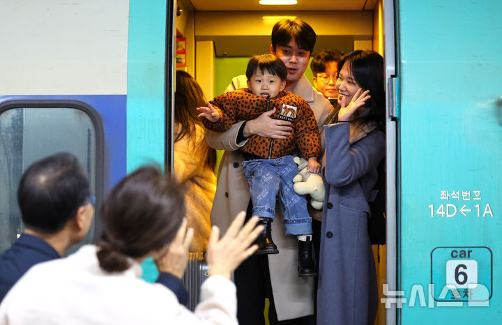 설 연휴 마지막 날, 고향 온기 안고 일상으로 [뉴시스Pic]