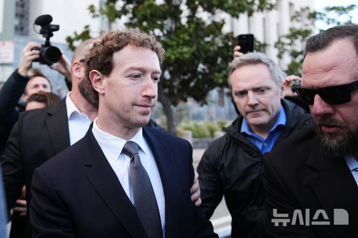 저커버그 법정 출석…메타 '청소년 중독' 설계 의혹 공방(종합)