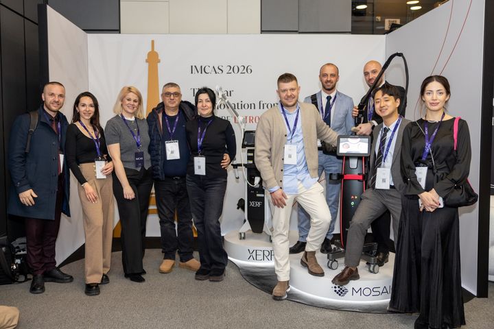 [서울=뉴시스] 사이노슈어 루트로닉은 이번 IMCAS에서 비침습 프락셔널 레이저 기기 '모자이크3D(MOSAIC 3D)'를 공식 론칭하고 현장 판매를 개시했다고 19일 밝혔다. (사진=사이노슈어 투르로닉 제공) 2026.02.19. photo@newis.com *재판매 및 DB 금지