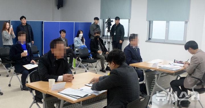 [지선 D-100]완주군수, 재선이냐 저지냐…"민주 경선이 곧 승리"