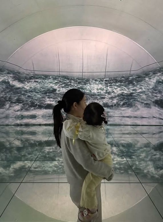 [서울=뉴시스] 배우 이다인이 남편인 가수 겸 배우 이승기, 첫 딸과 함께한 일상을 공개했다. (사진=인스타그램 캡처) 2026.02.19. photo@newsis.com *재판매 및 DB 금지