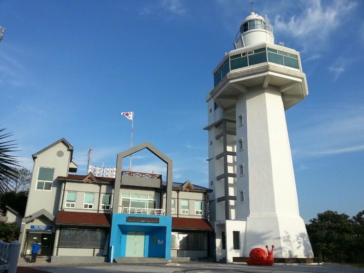 [여수=뉴시스] 여수 오동도 등대. (사진=여수해수청 제공) 2026.02.19. photo@newsis.com *재판매 및 DB 금지