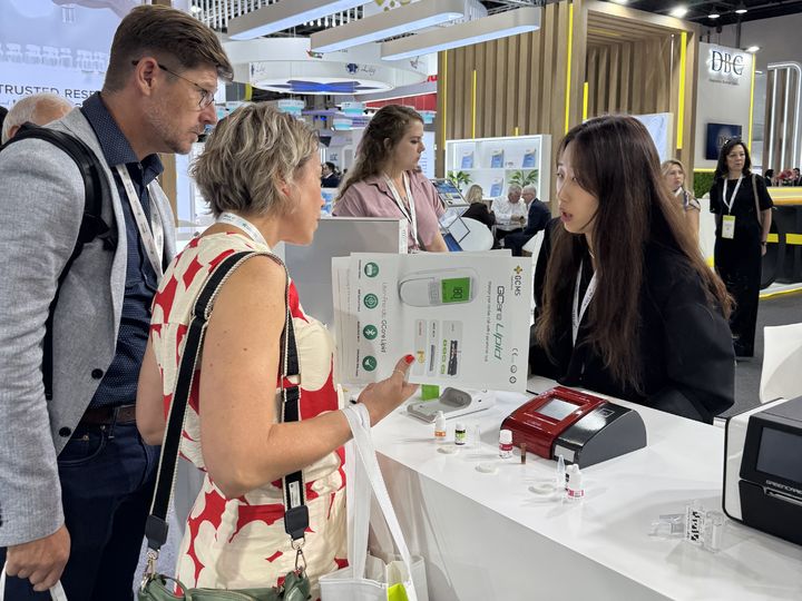 [서울=뉴시스] GC녹십자엠에스는 지난 10~13일 아랍에미리트(UAE) 두바이에서 열린 세계 최대 규모의 헬스케어 전시회 'WHX Labs Dubai 2026'에 참가했다. (사진=GC녹십자엠에스 제공) 2026.2.21. photo@newsis.com *재판매 및 DB 금지