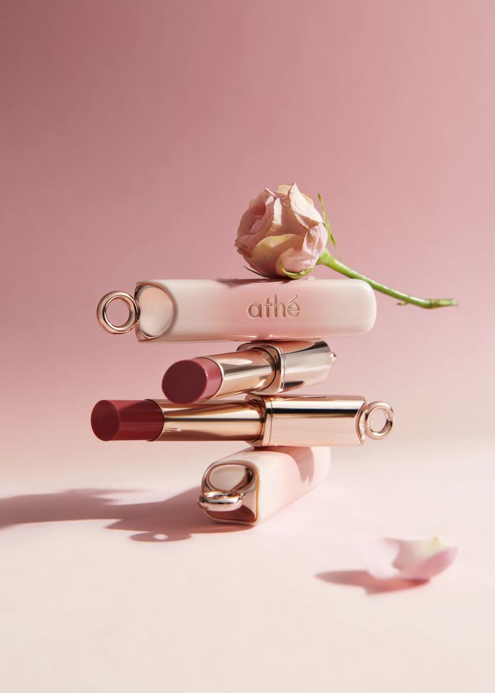 [서울=뉴시스] 아떼 어센틱 립 글로이 밤 '물장미 컬렉션' (사진=LF 제공) 2026.02.19. photo@newsis.com *재판매 및 DB 금지 *재판매 및 DB 금지