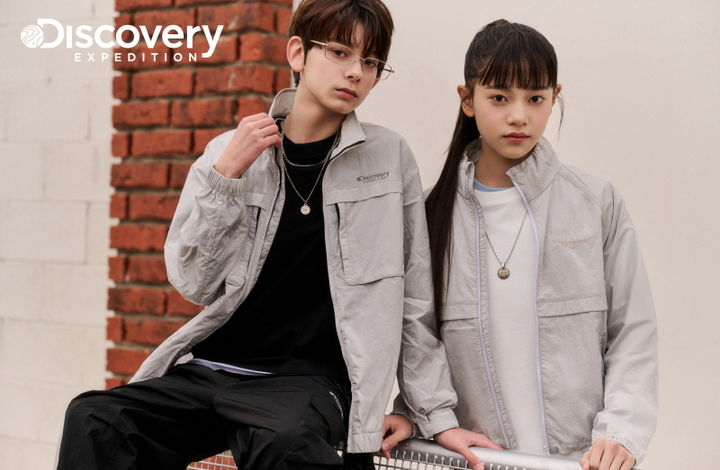 [서울=뉴시스] 디스커버리 키즈 '하이넥 우븐 자켓' 제품 화보 (사진=디스커버리 키즈) 2026.02.19. photo@newsis.com *재판매 및 DB 금지 *재판매 및 DB 금지