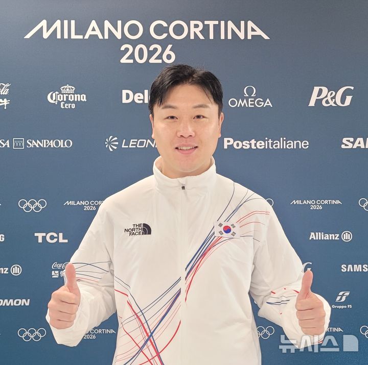 [서울=뉴시스] 원윤종이 19일(한국 시간) 이탈리아 밀라노의 2026 밀라노·코르티나담페초 동계올림픽 선수촌에서 열린 국제올림픽위원회(IOC) 선수위원 투표 결과 1위로 선수위원에 선정됐다. (사진=대한체육회 제공) 2026.02.19.