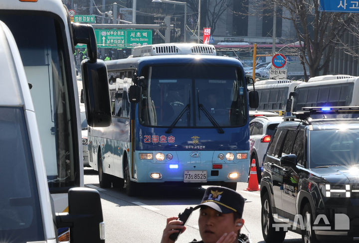 '운명의 날' 내란 우두머리 혐의 윤석열, 법원 도착 [뉴시스Pic]