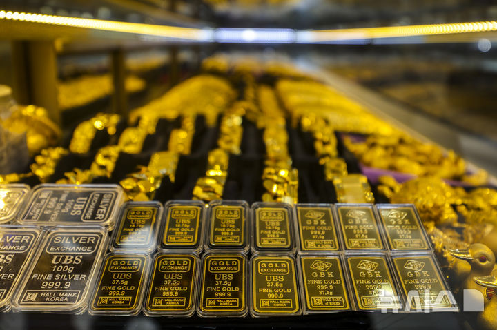 [서울=뉴시스] 정병혁 기자 = 19일 서울시내 금은방에 금 제품이 진열되어 있다. 2026.02.19. jhope@newsis.com