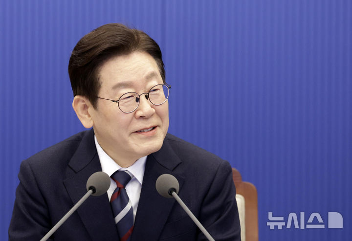 [서울=뉴시스] 최동준 기자 = 이재명 대통령이 19일 청와대에서 열린 수석보좌관회의에서 발언하고 있다. 2026.02.19. photocdj@newsis.com