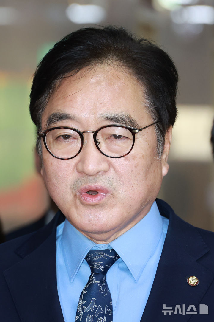 [서울=뉴시스] 고승민 기자 = 우원식 국회의장이 19일 서울 여의도 국회에서 윤석열 1심 공판 선고 관련 입장을 밝히고 있다. 2026.02.19. kkssmm99@newsis.com