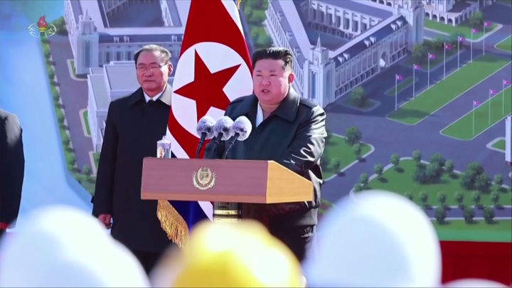 [서울=뉴시스] 북한 조선중앙TV는 김정은 국무위원장이 지난 18일 평양 주택 건설 사업인 '화성지구 5단계' 착공식에 참석했다고 19일 보도했다. (사진=조선중앙TV 캡처) 2026.02.20. photo@newsis.com *재판매 및 DB 금지