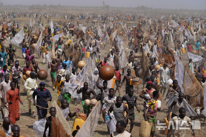 [AP/뉴시스] 지난 14일 나이지리아 북서부 케비주 아르군구에서 어부 축제가 열리고 있다