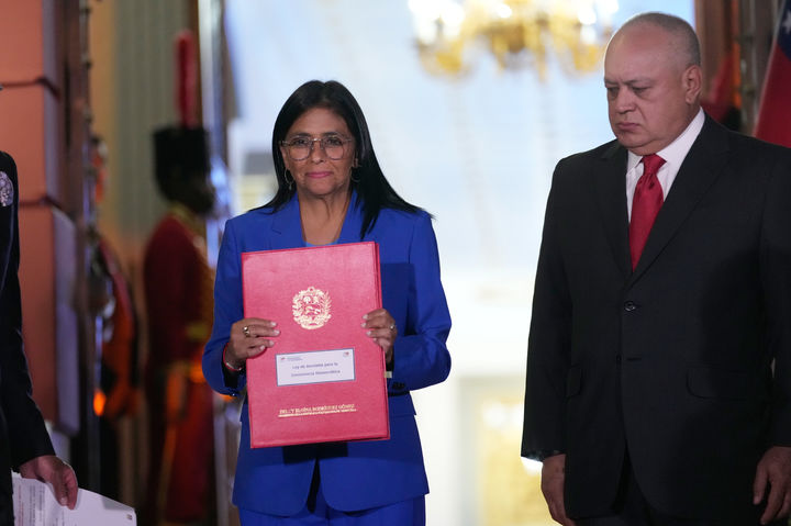 베네수엘라 대통령 권한대행, 정치범 사면 법안 서명