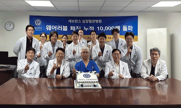 "심전도 실시간 측정해 '부정맥' 진단"...의사도 반한 'AI'[빠정예진] - 뉴스 썸네일 이미지