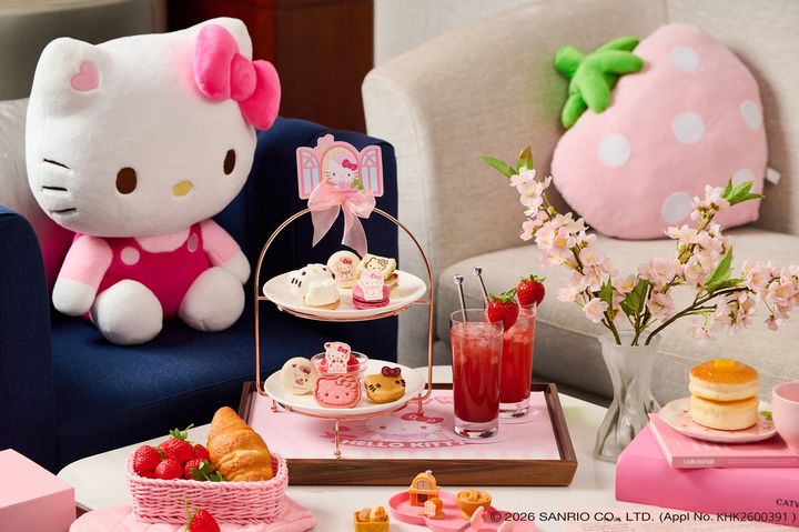 [서울=뉴시스]롯데호텔 월드가 산리오코리아와 협업해 '헬로키티 스트로베리 월드'를 선보인다.(사진=롯데호텔앤드리조트) *재판매 및 DB 금지
