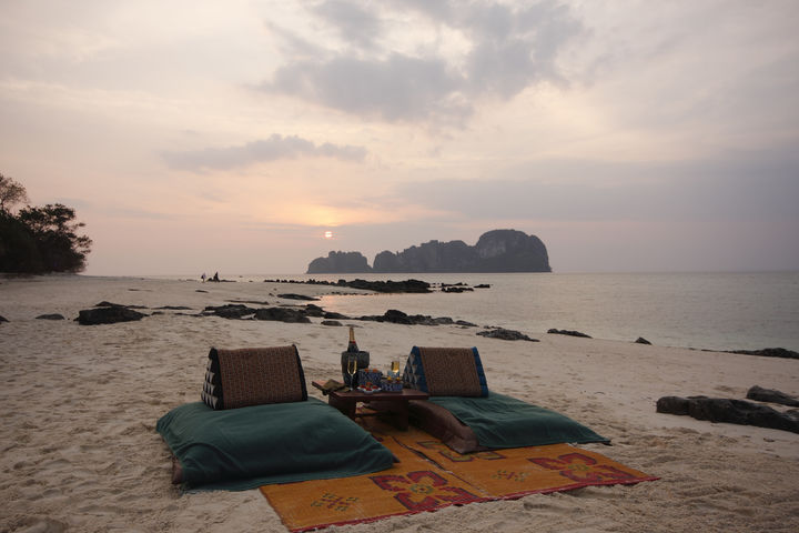 람 통 해변에서의 로맨스 디너. (사진=태국정부관광청) *재판매 및 DB 금지