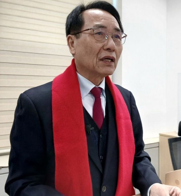 [대전=뉴시스] 조명휘 기자 = 한현택 전 대전 동구청장이 20일 대전시의회 기자실에서 회견을 열고 구청장 선거 출마를 선언하고 있다. 2026.02.20. photo@newsis.com *재판매 및 DB 금지