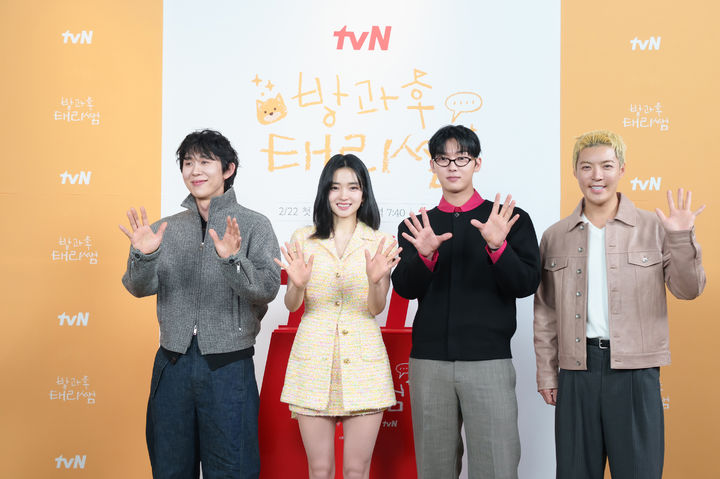 [서울=뉴시스] 20일 온라인으로 진행된 tvN '방과후 태리쌤' 제작발표회에서 배우 김태리, 최현욱, 방송인 강남, 가수 겸 작곡가 코드쿤스트가 포즈를 취하고 있다. (사진=tvN 제공) 2026.02.20. photo@newsis.com *재판매 및 DB 금지