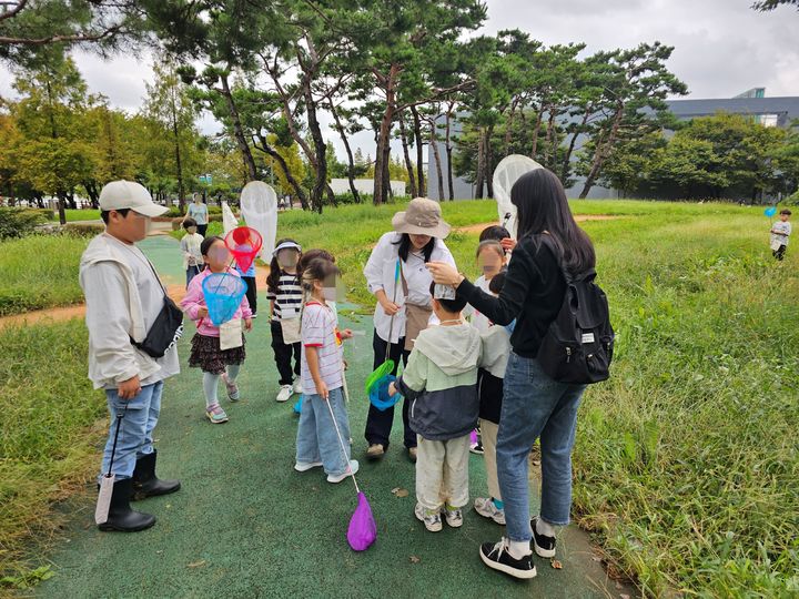 [안산=뉴시스] 지난해 찾아가는 생태교육 현장. (사진=안산도시공사 제공) 2026.02.20. photo@newsis.com *재판매 및 DB 금지