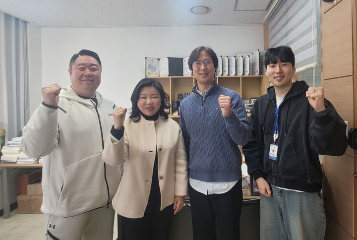 [천안=뉴시스] 유수희 천안시의원(왼쪽 두 번째)이 19일 천안서북경찰서에서 아동‧청소년 및 장애인 성 안전 환경 조성을 위한 입법 간담회를 가졌다. (사진=유수희 의원 제공) 2026.02.20 photo@newsis.com *재판매 및 DB 금지