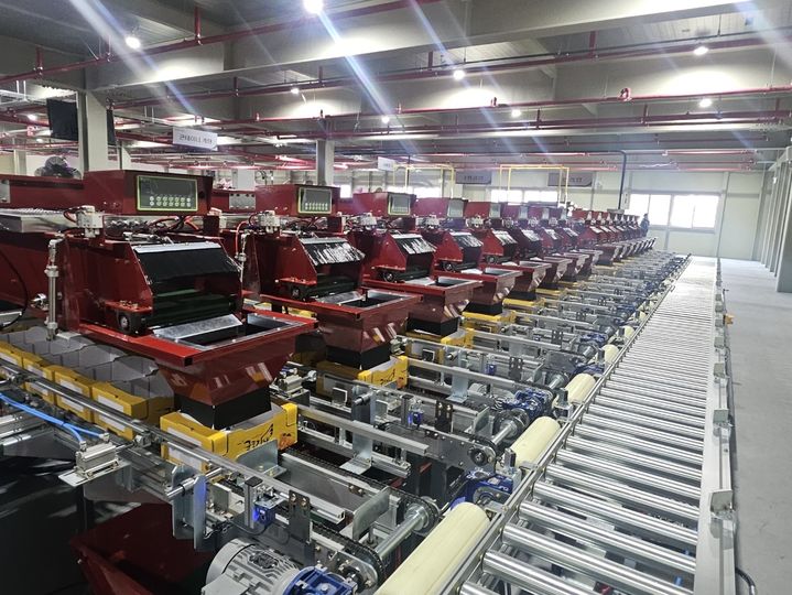 [제주=뉴시스] 인공지능(AI) 기술을 적용한 제주시농협 스마트 농산물산지유통센터(APC) 내부 모습. (사진=제주시 제공) 2026.02.20. photo@newsis.com *재판매 및 DB 금지