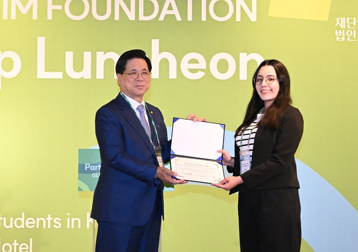 [서울=뉴시스] 20일 서울 포시즌스 호텔 서울 누리볼룸홀에서 글로벌엘림재단 '2026 주한대사 초청 오찬회 및 다문화 유학생 장학금 수여식'에 참석한 재단 이사장 이영훈 여의도순복음교회 담임목사 (사진= 글로벌엘림재단 제공) 2026.02.20. photo@newsis.com *재판매 및 DB 금지