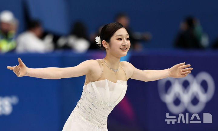 [밀라노=뉴시스] 김근수 기자 = 피겨스케이팅 신지아가 19일(현지 시간) 이탈리아 밀라노 아이스스케이팅 아레나에서 열린 2026 밀라노·코르티나 담페초 동계올림픽 피겨스케이팅 여자 싱글 프리프로그램에서 연기를 펼치고 있다. 2026.02.20.?ks@newsis.com
