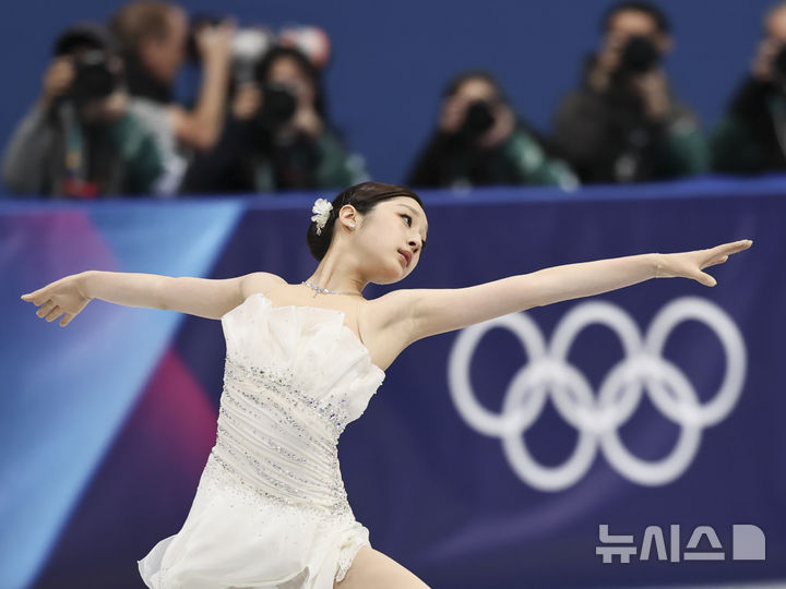 [밀라노=뉴시스] 김근수 기자 = 피겨스케이팅 신지아가 19일(현지 시간) 이탈리아 밀라노 아이스스케이팅 아레나에서 열린 2026 밀라노·코르티나 담페초 동계올림픽 피겨스케이팅 여자 싱글 프리프로그램에서 연기를 펼치고 있다. 2026.02.20. ks@newsis.com