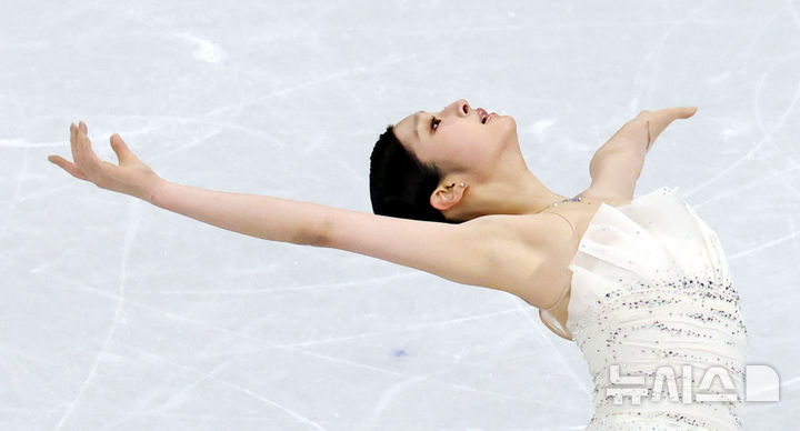 [밀라노=뉴시스] 박주성 기자 = 19일 (현지 시간) 이탈리아 밀라노 아이스 스케이팅 아레나 경기장에서 열린 2026 밀라노·코르티나담페초 동계올림픽 피겨 스케이팅 여자 싱글 프리 프로그램에서 신지아가 경기를 하고 있다. 2026.02.20. park7691@newsis.com