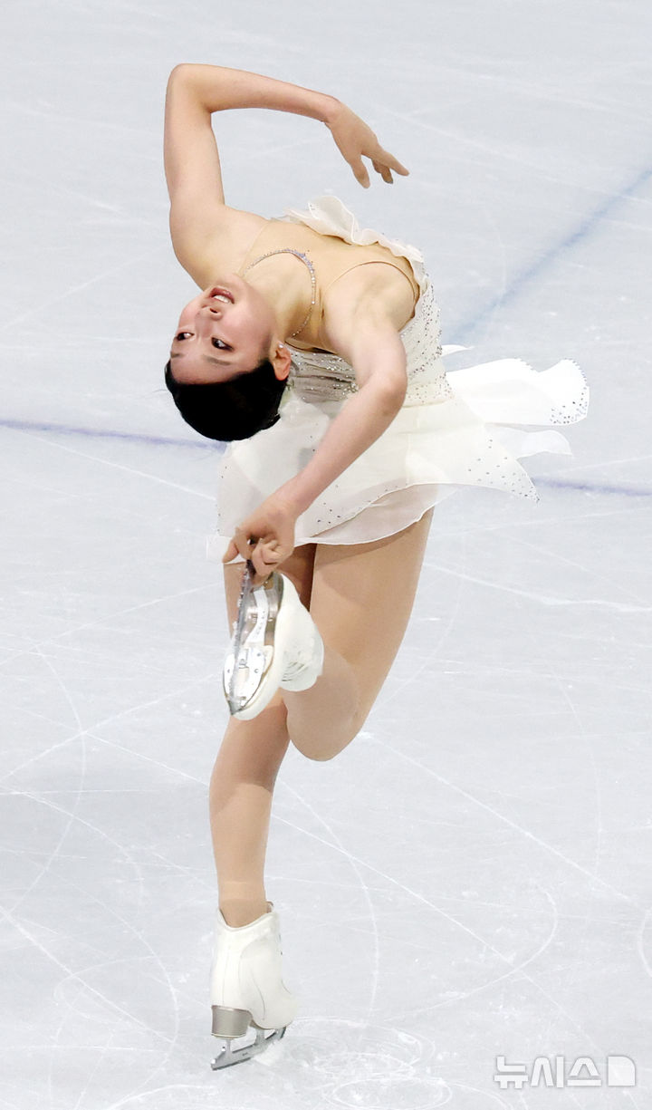 [밀라노=뉴시스] 박주성 기자 = 19일 (현지 시간) 이탈리아 밀라노 아이스 스케이팅 아레나 경기장에서 열린 2026 밀라노·코르티나담페초 동계올림픽 피겨 스케이팅 여자 싱글 프리 프로그램에서 신지아가 경기를 하고 있다. 2026.02.20. park7691@newsis.com