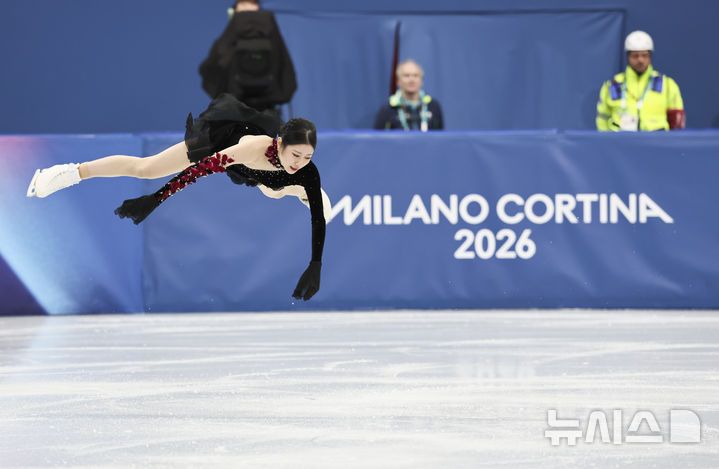 [밀라노=뉴시스] 김근수 기자 = 피겨스케이팅 이해인이 19일(현지 시간) 이탈리아 밀라노 아이스스케이팅 아레나에서 열린 2026 밀라노·코르티나 담페초 동계올림픽 피겨스케이팅 여자 싱글 프리프로그램에서 점프를 선보이고 있다. 2026.02.20. ks@newsis.com